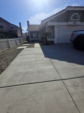 Building Photo - 1828 Springtree Dr