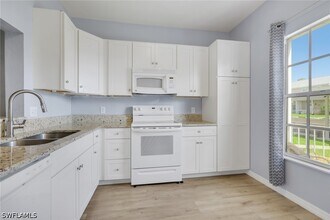 Building Photo - 6085 Lakefront Dr