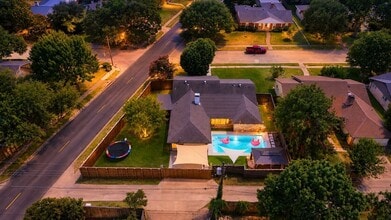 Building Photo - 7765 El Pensador Dr