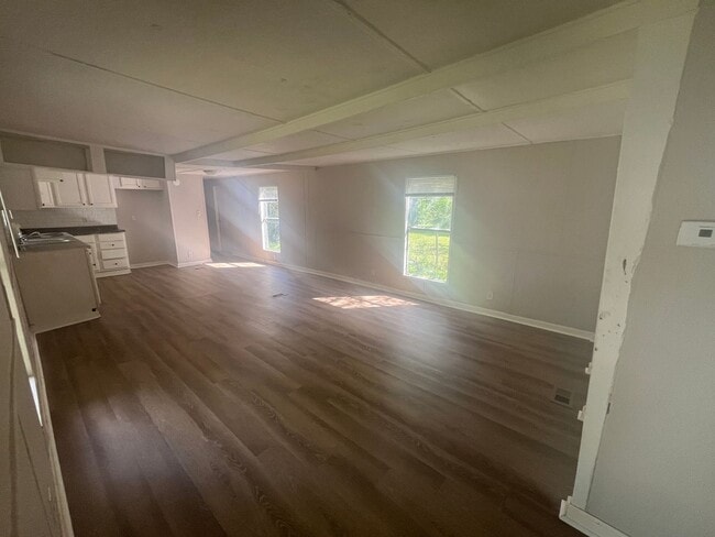 Building Photo - 1705 Leonard Dr