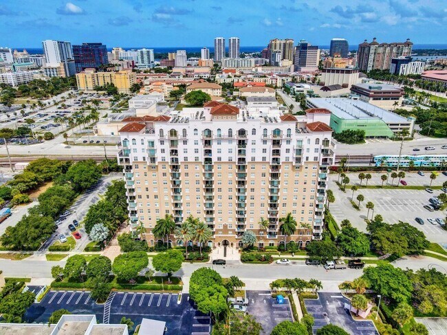 Building Photo - 616 Clearwater Park Rd