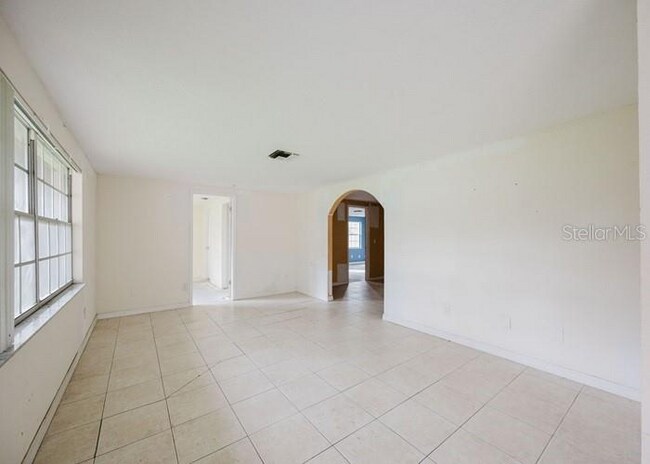 Foto del edificio - 1243 Royal Oak Dr S