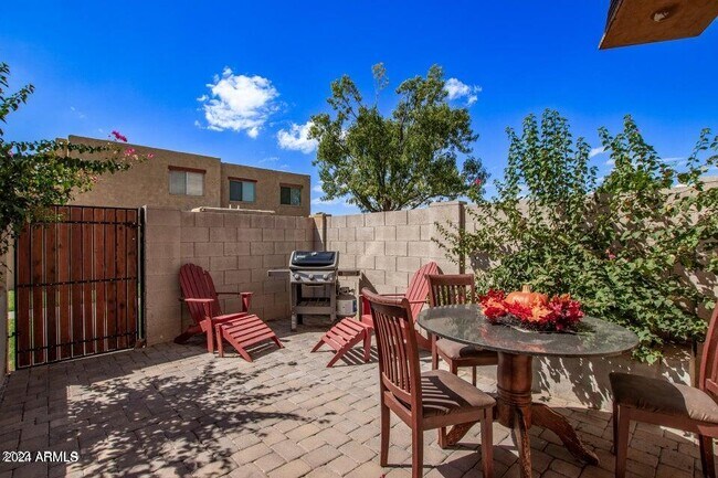 Building Photo - 948 S Alma School Rd