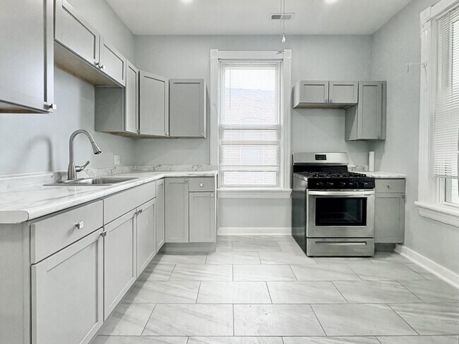 Foto del edificio - 1056 N Central Ave