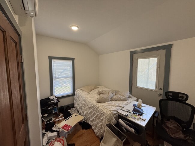 Building Photo - 413 S Aurora St