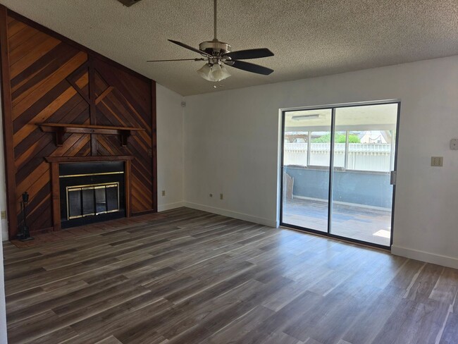 Building Photo - Updated 3 bedroom, 2 bath home - New flooring and paint!