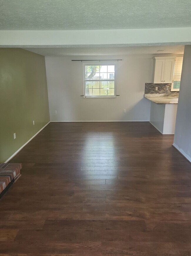 Foto del edificio - Lovely Updated 3-Bedroom Home. Special Move-In Offer: Move in by the end of March and receive HAL...