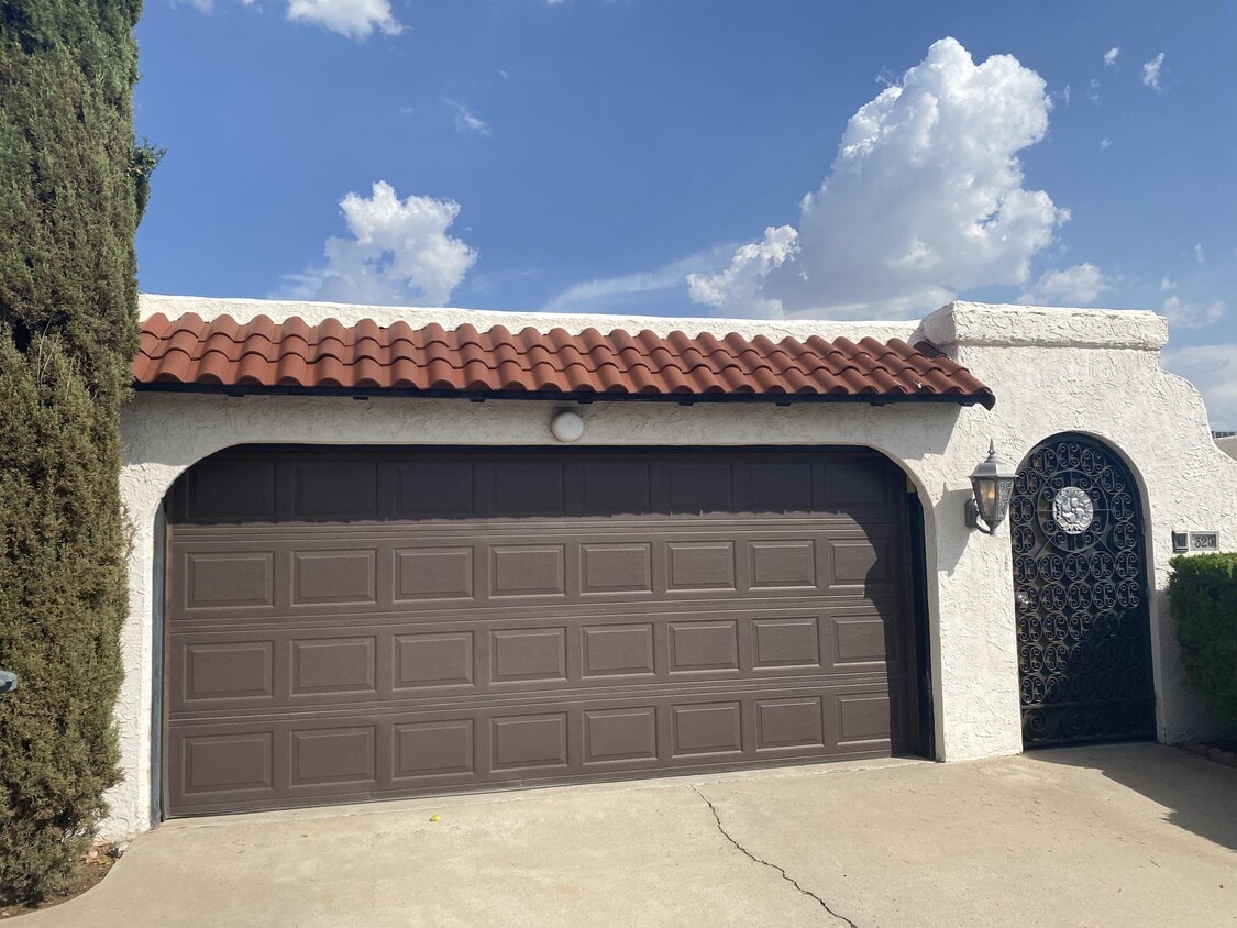 Primary Photo - 320 Thunderbird Dr