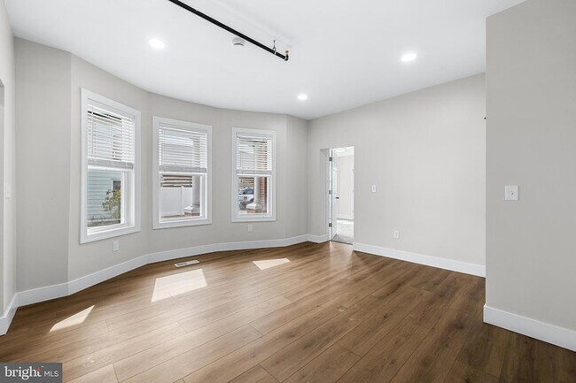 Foto del edificio - 320 W King St