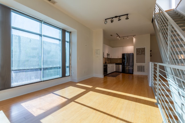 Building Photo - 2133 Southend Dr