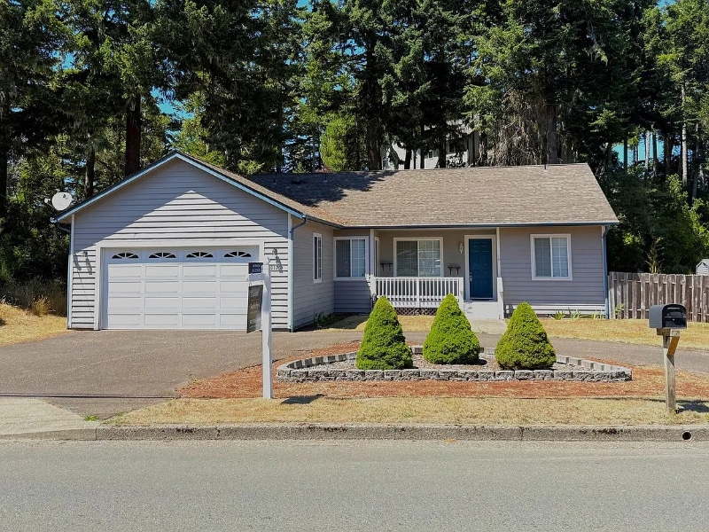 Primary Photo - 1120 Lakeshore Dr