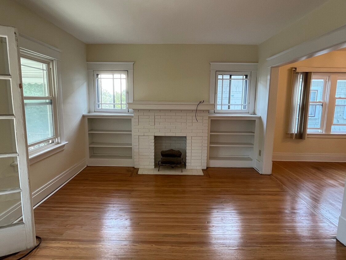 Primary Photo - 321 North Dr