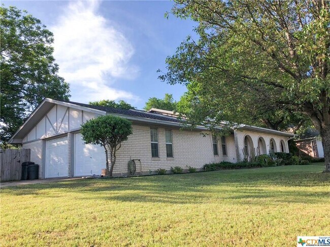 Foto del edificio - *PENDING* Corner Lot Rental in Harker Heights