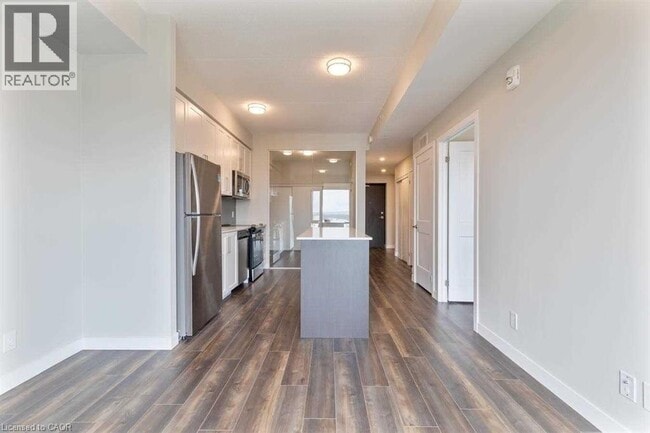 Building Photo - 15 Queen St S