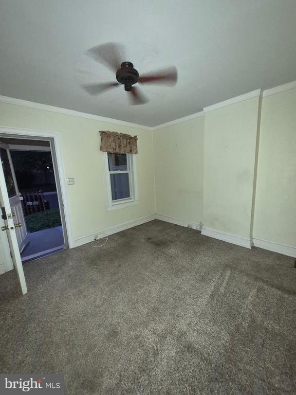 Foto del edificio - 381 Stewart Ave