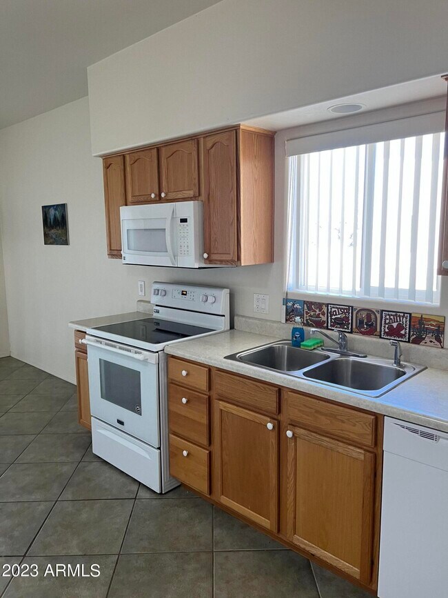 Foto del edificio - 476 S Meadowood Ln