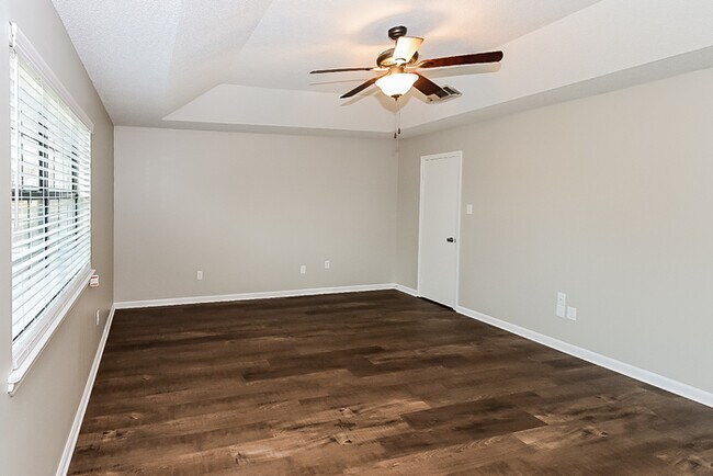 Building Photo - 3 Bedroom on Silverbrook Drive
