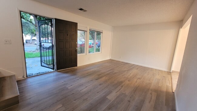 Building Photo - 289 Jose Figueres Ave