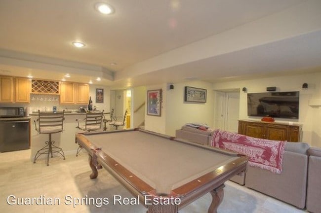 Building Photo - 1420 Oakmont Dr