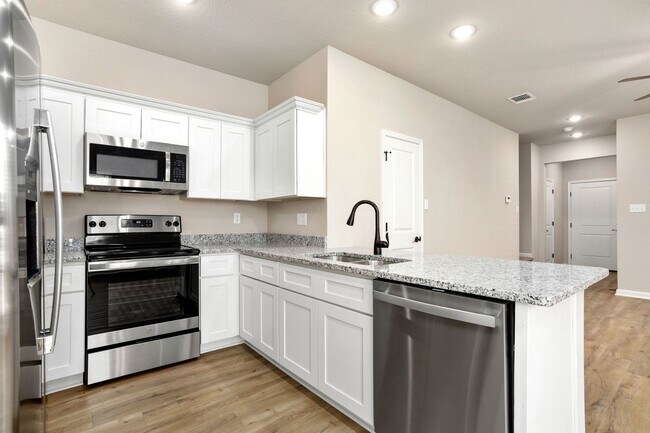Building Photo - Modern Luxury Townhome Near Brooks City Ba...