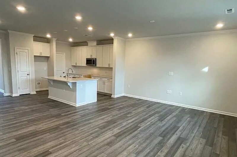 Primary Photo - 5020 Tura St