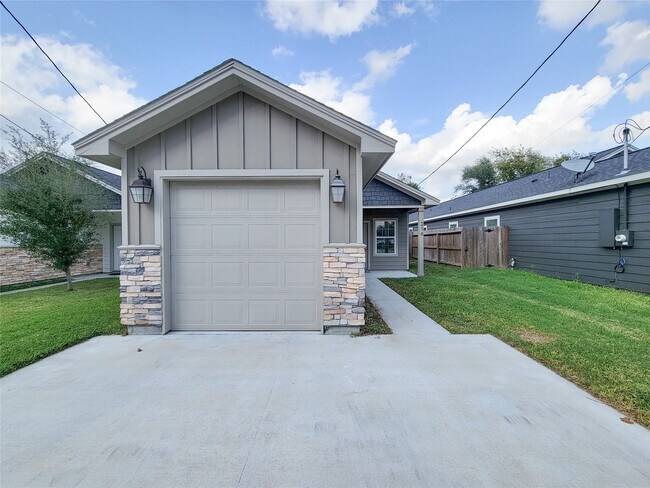 Foto del edificio - 216 W Live Oak St