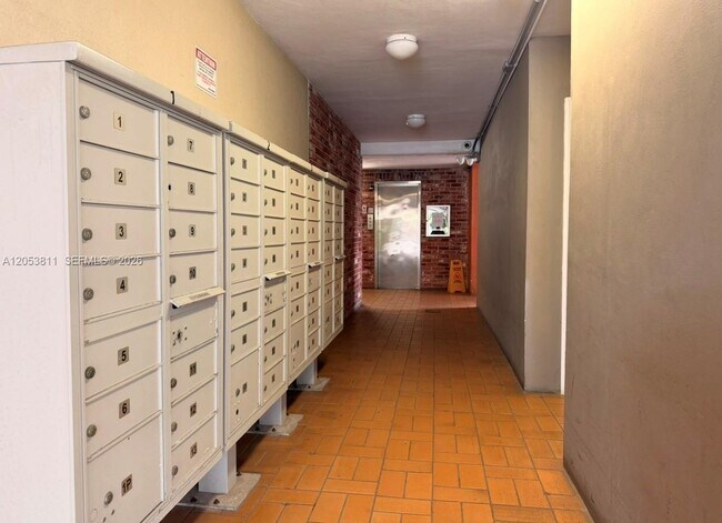Foto del edificio - 1850 NE 169th St