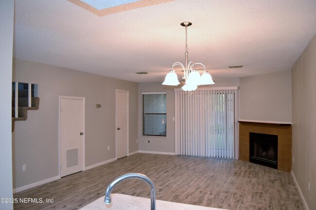 Foto del edificio - 4846 Kingsmeadow Ln