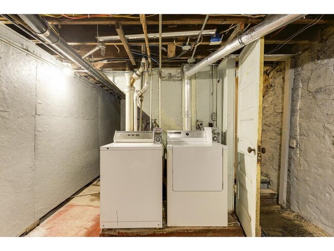 On-Site Laundry - 778 Winslow Ave