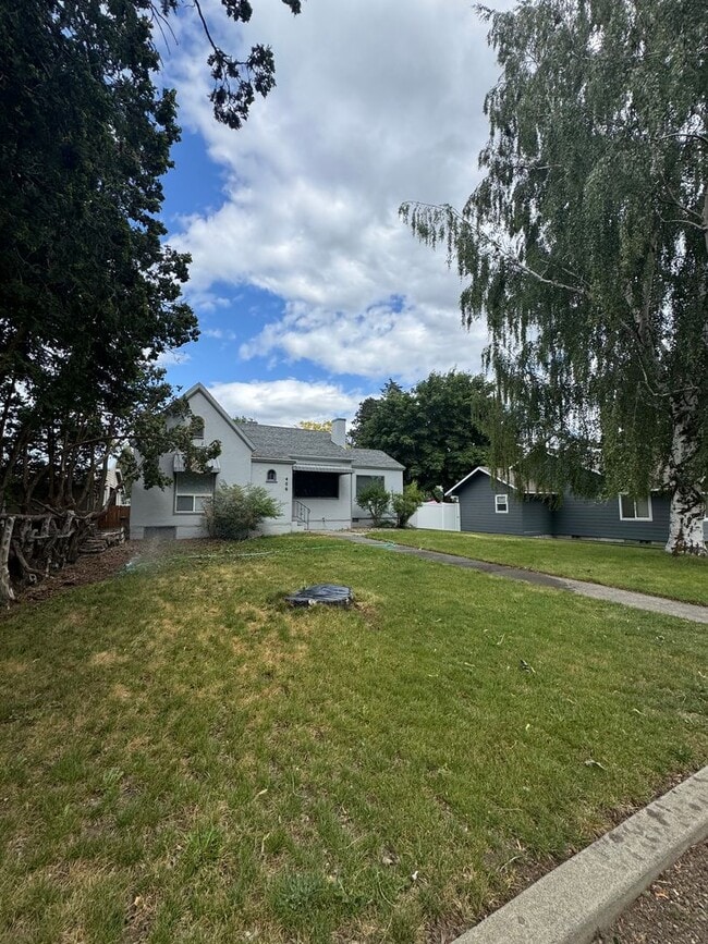 Building Photo - Charming 3 Bed Rental in Prime Location