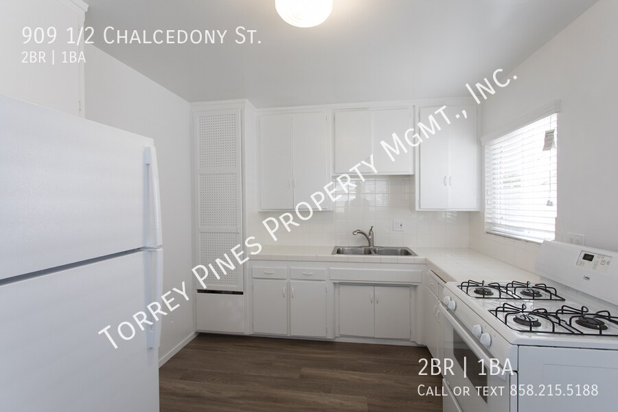 Primary Photo - Bright 2 Bed/1 Bath in Pacific Beach ~ 2 B...