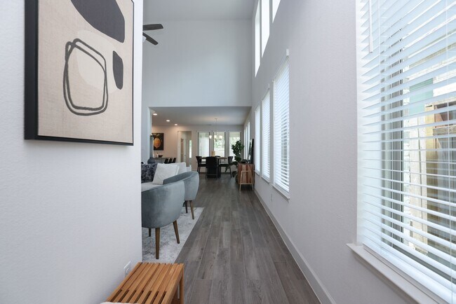 Foto del edificio - 317 Rise Ln