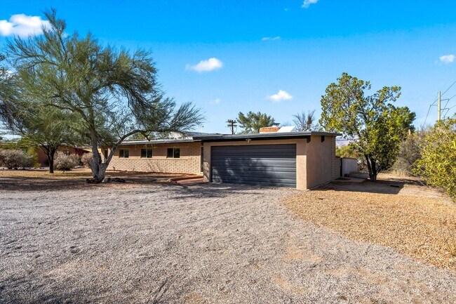 Foto del edificio - Charming home located in Indian Ridge Esta...