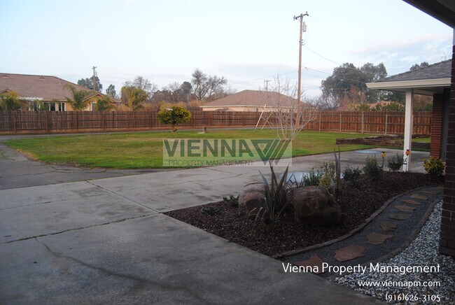 Foto del edificio - 7261 Dry Creek Rd