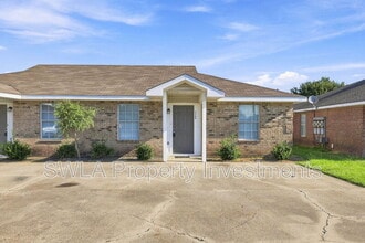 Building Photo - 1748 S Tallowood Dr