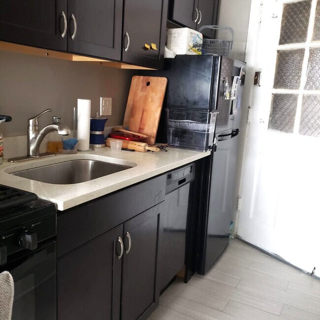 Foto del edificio - 1074 W Thorndale Ave