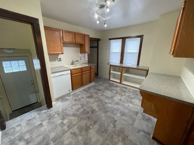 Building Photo - 3733 W 128th St
