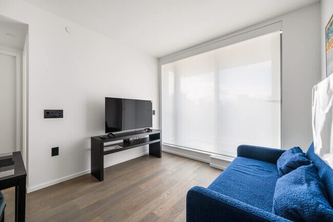 Photo du bâtiment - 1482 Robson St