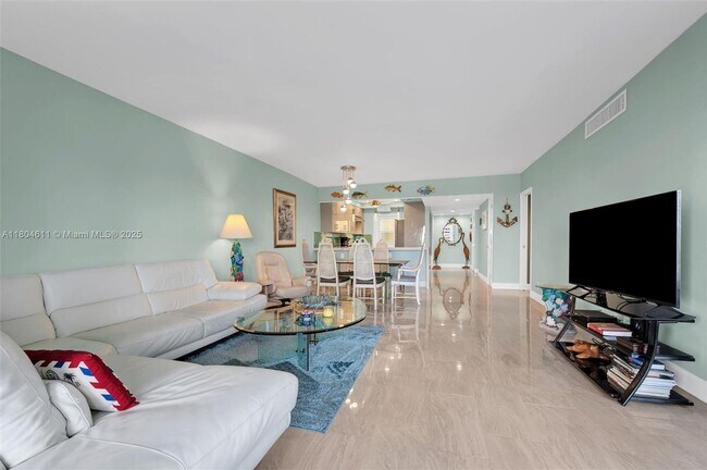 Building Photo - 2751 N Palm Aire Dr