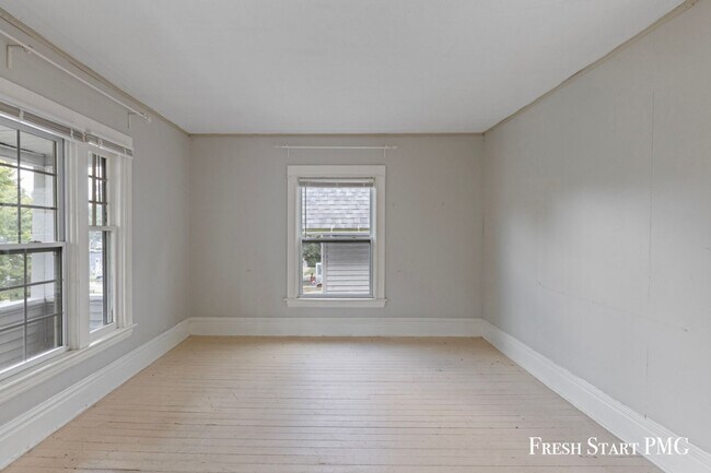 Building Photo - 820-822 Watson St SW