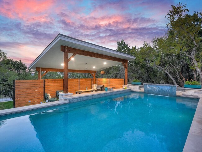 Foto del edificio - 21812 Surrey Ln