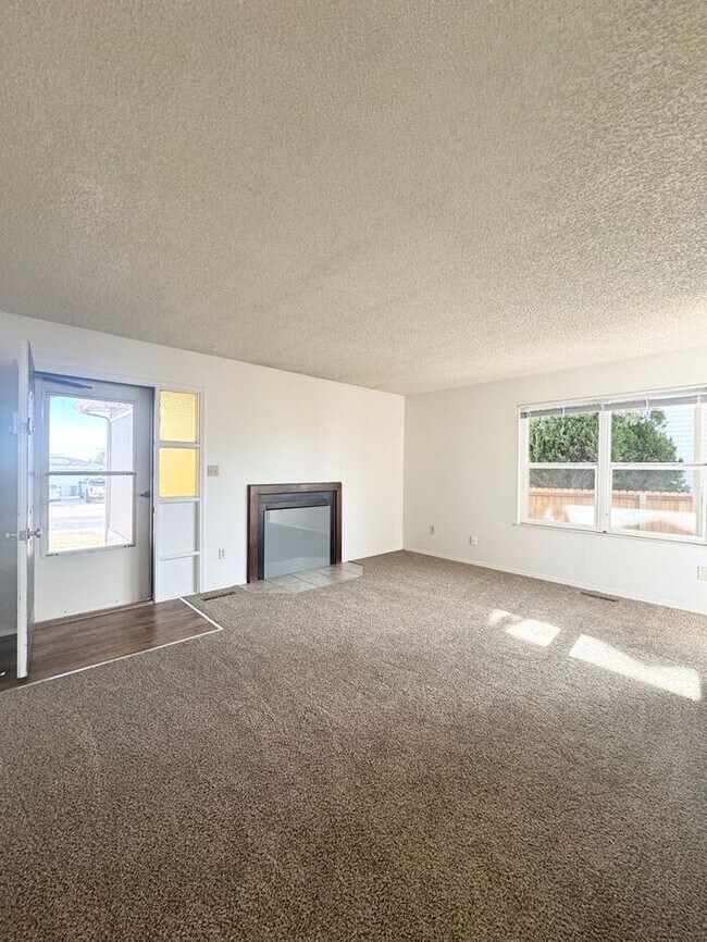 Foto del edificio - 3 Bedroom Single Family Home in SW Loveland.