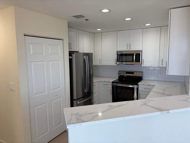 Building Photo - 1801 N Flagler Dr