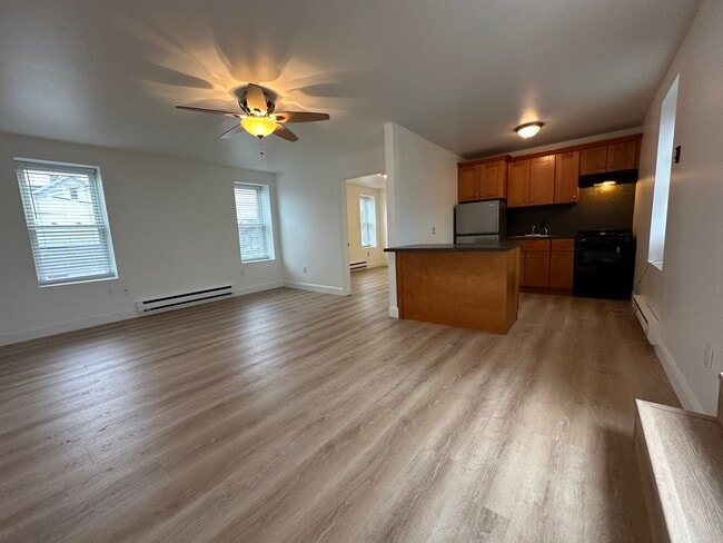 Building Photo - 1125 3rd St