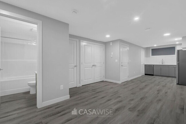 Building Photo - 9348-9154 154 St