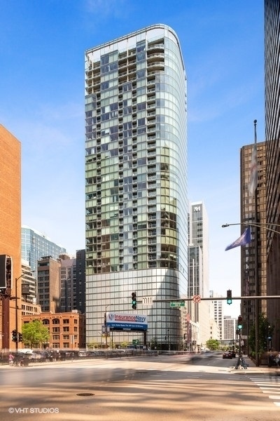 Foto del edificio - 600 N Fairbanks Ct