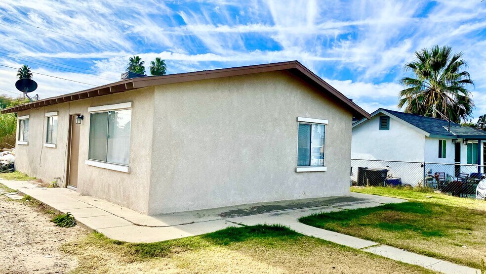 Enjoy this single family home with 3 bedrooms and 1 bathroom near downtown Bakersfield - COMING S...