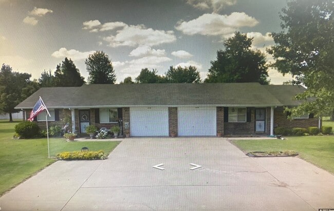 Building Photo - 211 David Dr