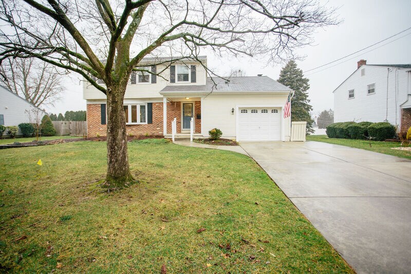 Primary Photo - 103 E Burgess Rd