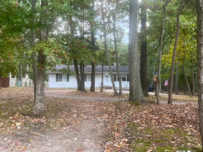 Building Photo - 52 Summit Dr